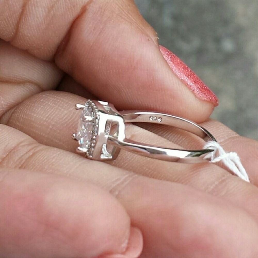 Ladies Ring - Picture 2 of 3